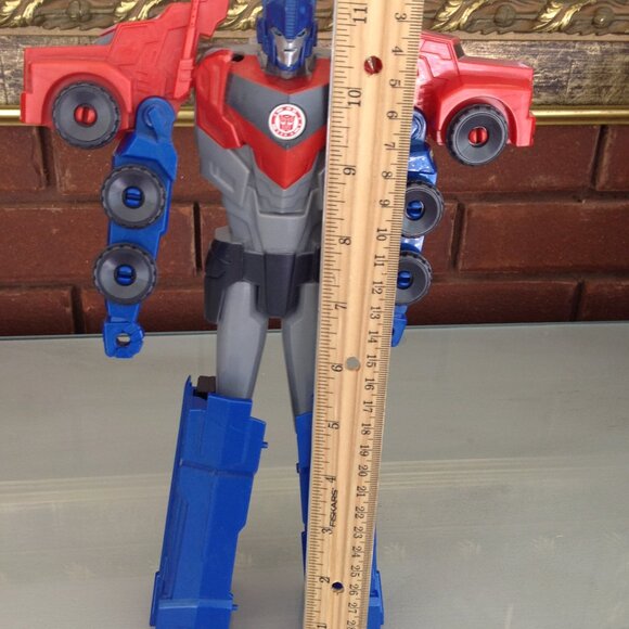 Truck Transformer Optimus Prime Titan Changer - Picture 4 of 6